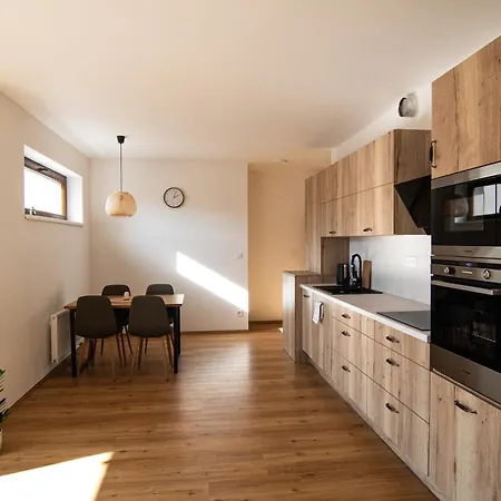 Riverside - Dita 公寓 *