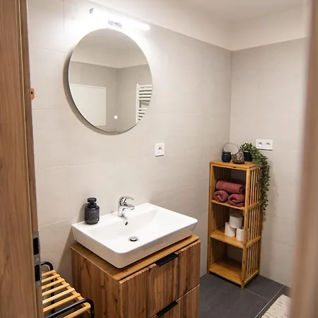 Riverside - Dita Apartment *