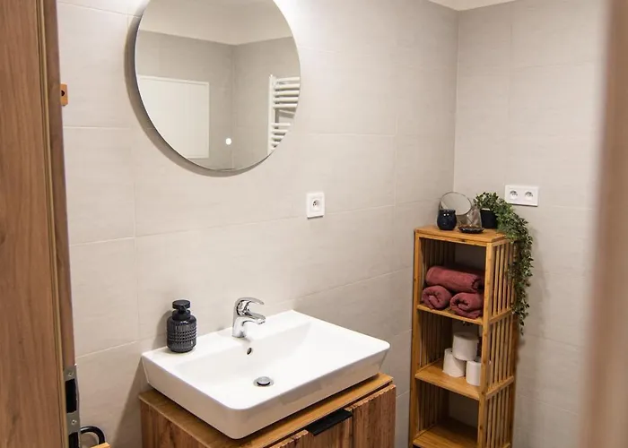 Riverside - Dita 公寓 *